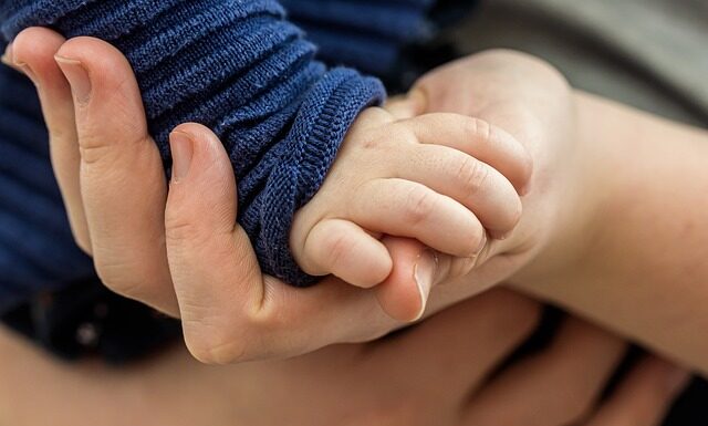 Jak połączyć tabelę w SQL?