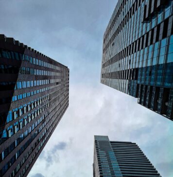 Jak kupno gotowej spółki z o.o. może przyspieszyć start Twojego biznesu